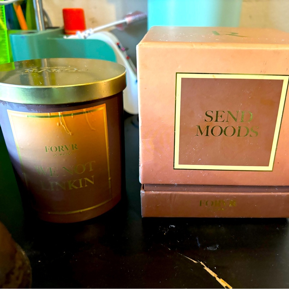 Forvr Mood Big Head candle